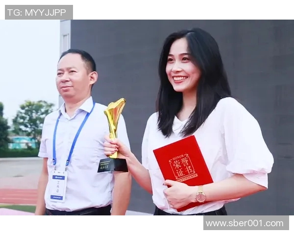 WE战队的蜕变之旅：从荣耀到重生的冠军杯特别报道